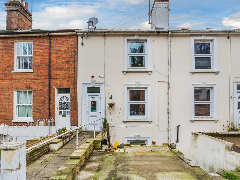 1 Bed Apartment To Rent in Redhill